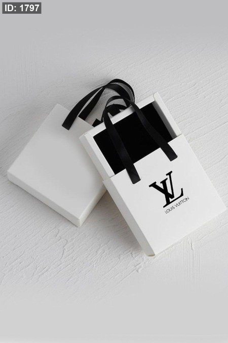 طقم اكسسوار - Louis Vuitton / شامل علبة الشركة